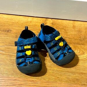 Toddler size 8 Keen sandals